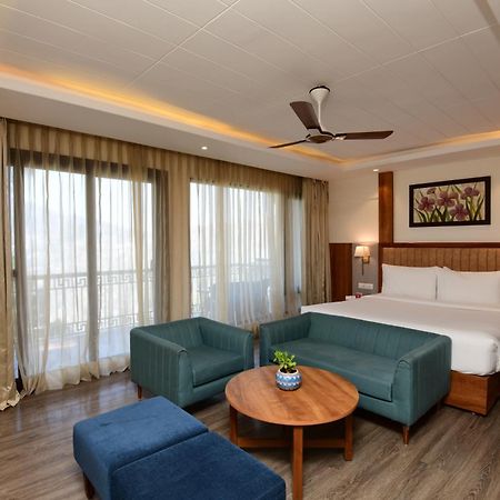 Hotel Ramada By Wyndham Kasauli Exteriér fotografie