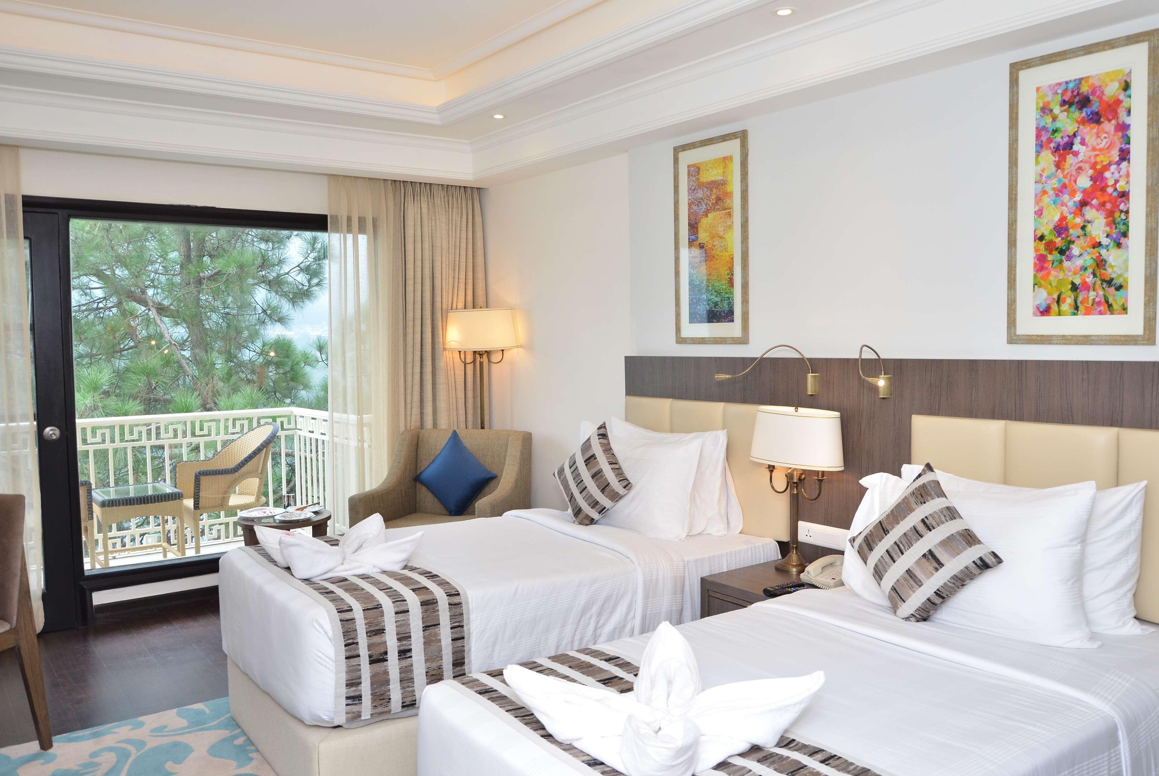 Hotel Ramada By Wyndham Kasauli Exteriér fotografie