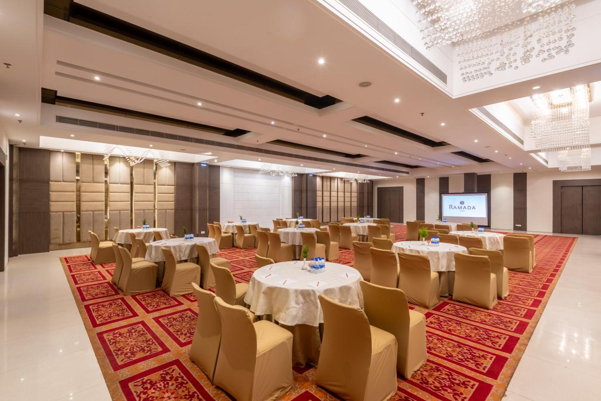 Hotel Ramada By Wyndham Kasauli Exteriér fotografie