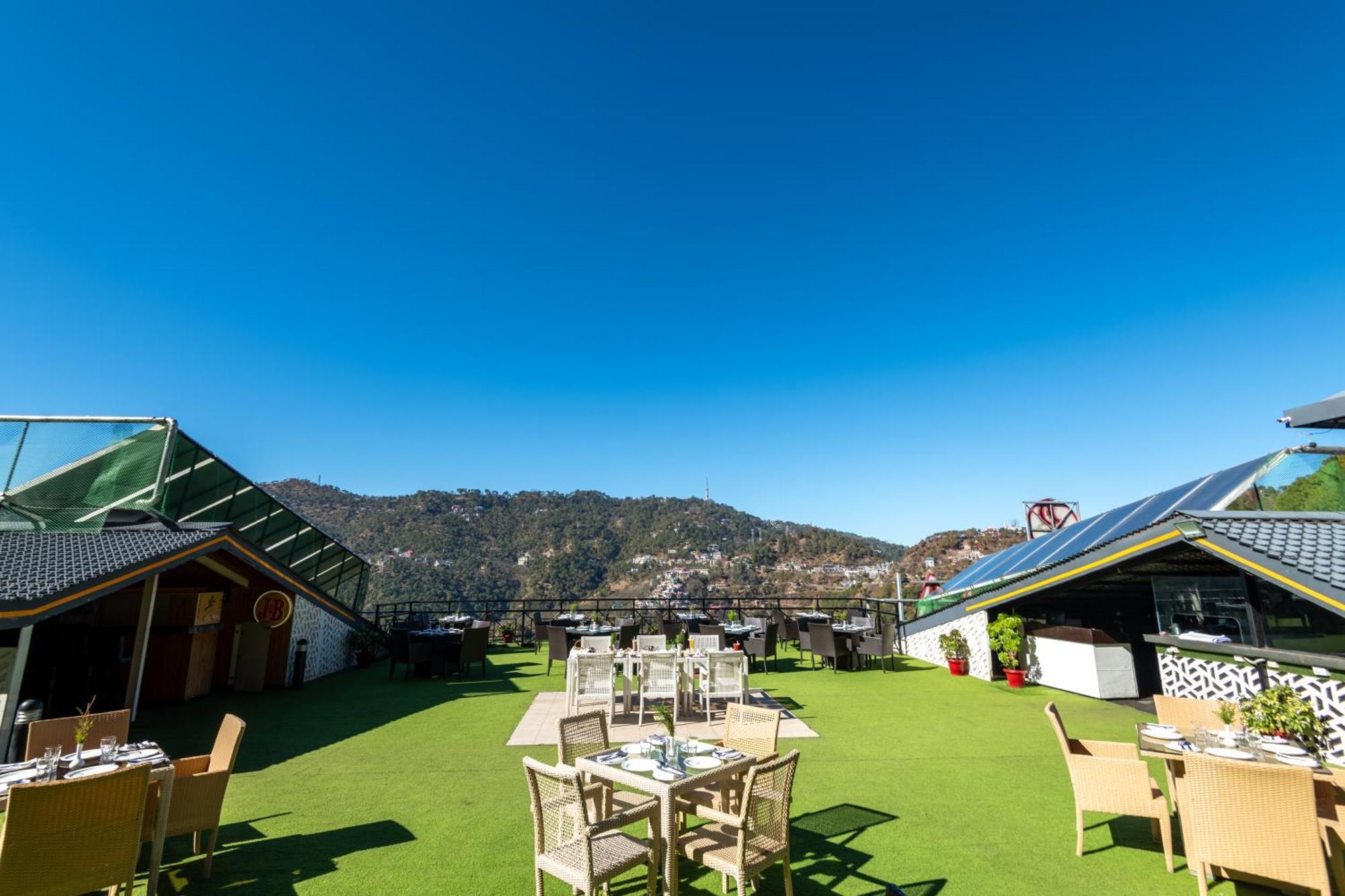 Hotel Ramada By Wyndham Kasauli Exteriér fotografie